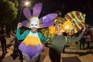 Celebran el Día Mundial del Teatro con gran caravana