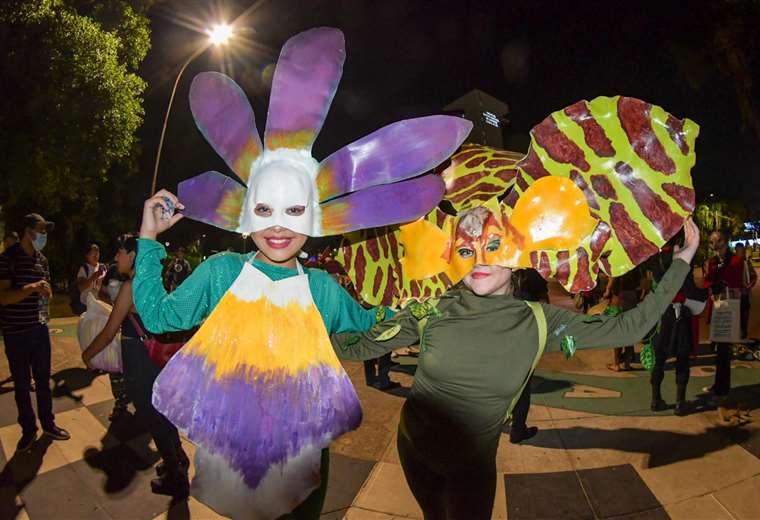 Celebran el Día Mundial del Teatro con gran caravana