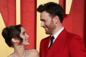 Chris Evans y Alba Baptista hacen su primera aparición pública como esposos