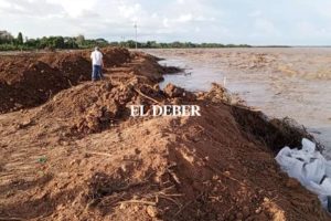 Jhonny declara emergencia por desborde del Río Grande; peligran dos comunidades de Montero Hoyos