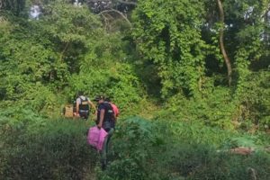 Vecinos destruyen favelas en el Cordón Ecológico donde sujetos acopiaban objetos robados