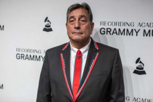 Un músico indígena compite, a regañadientes, por la gloria en los Óscar