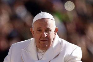 Preocupa la salud del Papa tras ser llevado a un hospital en Roma