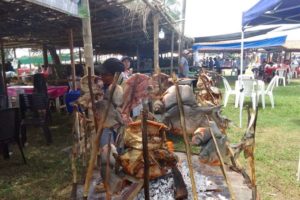 El sabor de la Semana Santa se vive en la «Feria del Pescau» de Ascensión de Guarayos