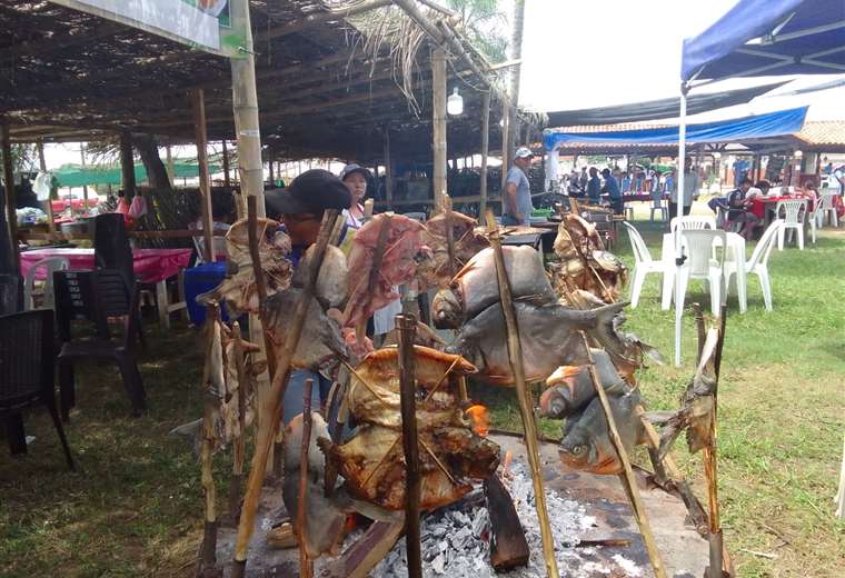 El sabor de la Semana Santa se vive en la «Feria del Pescau» de Ascensión de Guarayos