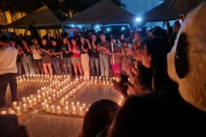Encendido de velas simboliza compromiso ambiental en Santa Cruz