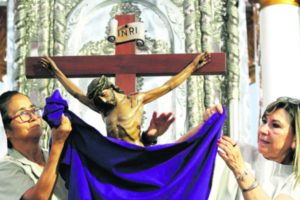 Semana Santa: Fieles empiezan a vivir el Triduo Pascual; hoy es la visita de templos