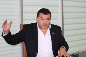 «Esperamos que los parlamentarios dejen de obedecer únicamente consignas políticas», afirma Jhonny tras la reunión con Arce