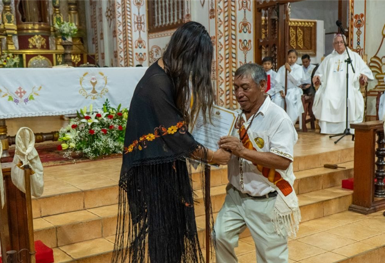 Cámara de Diputados rinde homenaje a Cabildo Indígena Chiquitano en Semana Santa