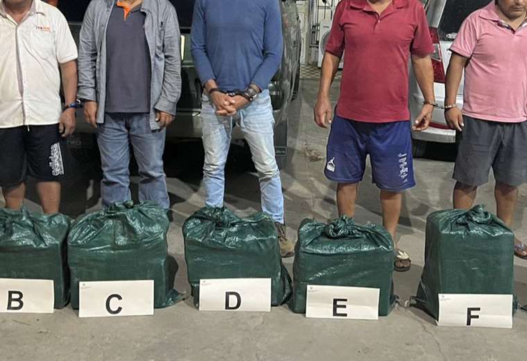 Sorprenden a cinco personas cuando realizaban una transacción de 200 kilos de cocaína