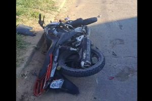 Santa Cruz: un muerto y dos heridos en trágico accidente de motocicleta en la avenida Cumavi