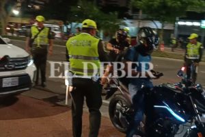 Controles policiales frenan carreras clandestinas de motocicletas en dos puntos de Santa Cruz