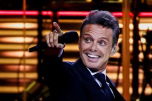 ¡Concierto suspendido! Luis Miguel no llega a Santa Cruz; entérate por qué