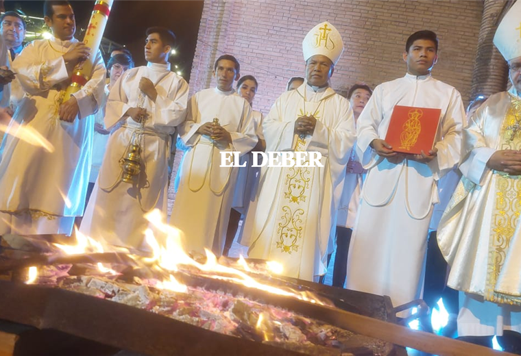 Semana Santa: fe y esperanza durante la Vigilia Pascual, a la espera de la resurrección de Jesús