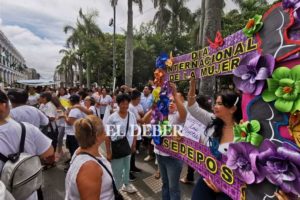 Día de la Mujer: Una caminata para exigir igualdad y respeto a los derechos