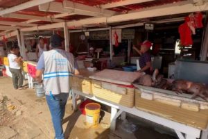 Municipio controla balanzas y calidad de pescados en el mercado Los Bosques
