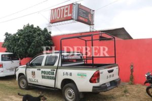 Investigan muerte de mujer en un motel