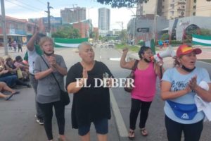 Vecinos del Distrito 1 exigen el funcionamiento del Centro de Salud Santa Rosita