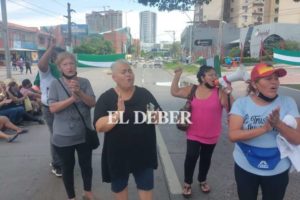 Vecinos del Distrito 1 exigen el funcionamiento del Centro de Salud Santa Rosita