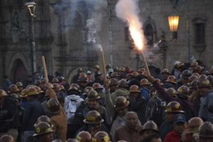 El Gobierno de Arce da poder a cooperativistas el oro y un aymara dirigirá la política agraria