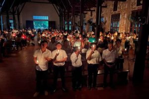 Semana Santa en Pailón: con la bendición del fuego y el encendido del cirio pascual, los cristianos celebran la Resurrección