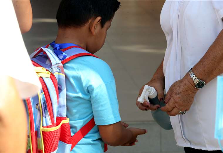 Influenza: Se triplican los casos e instruyen reforzar los filtros en colegios