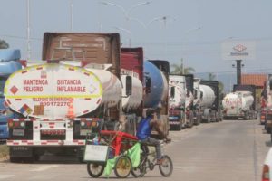 Denuncian salida de cisternas con la mitad de carga de combustible hacia las provincias