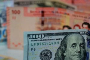 Con un dólar paralelo de más de Bs 8, Montenegro dice que se estabiliza el precio de la divisa