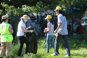 Exbecarios de Estados Unidos impulsaron campaña de limpieza en el Cordón Ecológico