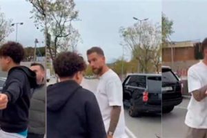 Jugador del Barcelona bajó de su vehículo y discutió con un joven influencer que lo insultó