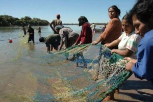 Indígenas esperan suspensión de la veda pesquera en Pilcomayo a mediados o fines de este mes