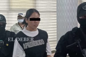 Una joven de 18 años mató a su padre porque la encontró teniendo intimidad con su novio