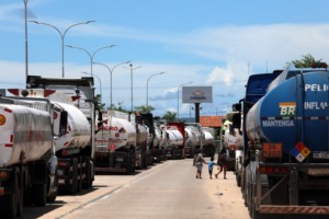 Subcontratación es el origen de la crisis generada por las cisternas varadas en Paraguay, denuncian transportistas