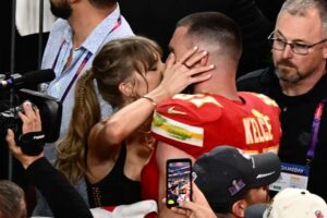 Taylor Swift teme que la fama afecte su relación con Travis Kelce