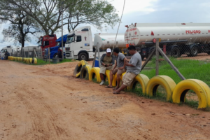 Transportistas varados callan por presunta amenaza de perder contratos por denunciar malas condiciones en Paraguay