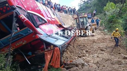 Confirman siete fallecidos, tras el embarrancamiento de un bus en la ruta a los Valles cruceños