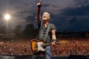 Bruce Springsteen pospone conciertos en Europa por problemas de salud