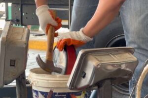 Más de 300 balanzas manipuladas fueron decomisadas en los mercados cruceños