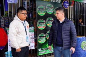 Funcionario de la Alcaldía cae por presunta coima de Bs 3.700 a una tienda de coca