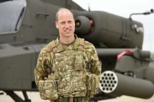 El rey Carlos III entrega una de sus funciones militares a su hijo Guillermo