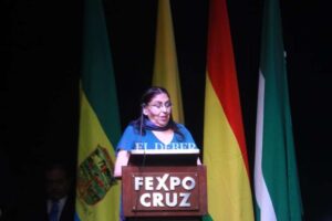 Inicia la fiesta literaria más importante de Bolivia en predios de la Fexpocruz