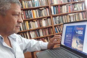 “Filosofar la vida, manual de supervivencia”, nuevo libro de Hernán Cabrera