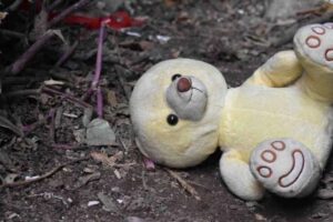 Warnes: investigan muerte de un niño con lesiones en la cabeza