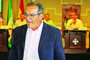 Mario Aguilera cumple 100 días con una Asamblea favorable, pero existen tensiones