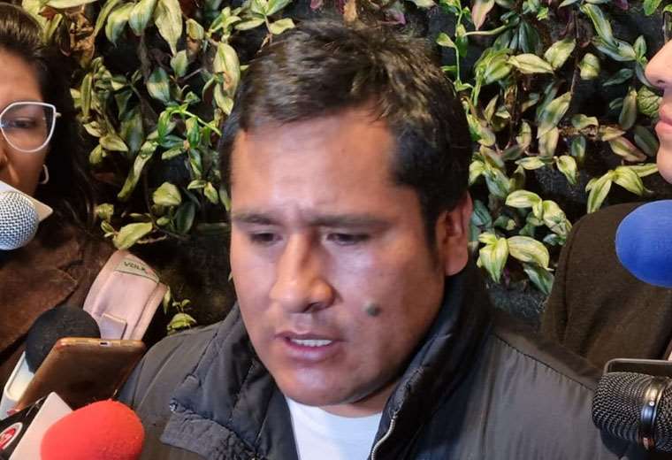 Huaytari sugiere ajuste del gabinete económico para solucionar crisis