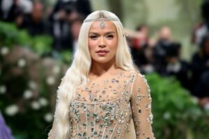 Karol G usó los tacones más altos jamás llevados en la gala del Met
