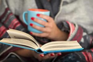 ¿De ida a la Feria del Libro? Valverde, Lora o Galindo, en total 7 personajes nos recomiendan un libro