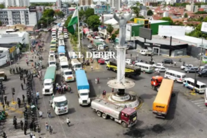 Transporte pesado se moviliza en Santa Cruz, ¿por dónde circulará la caravana?