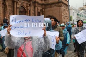 Gobierno asegura que está “trabajando intensamente” para afrontar la escasez de dólares