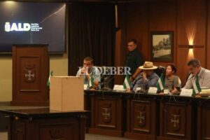 Se empantana la conformación de comisiones en la ALD en medio de peleas; la foto de Camacho ya no está en el hemiciclo